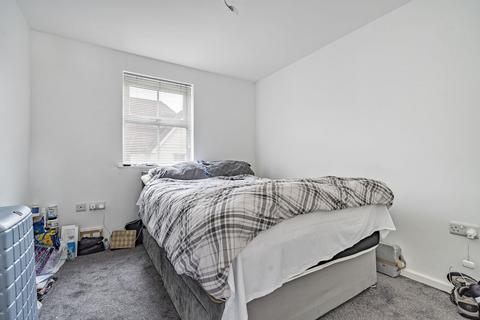 2 bedroom flat for sale, Riverside, Codmore Hill, RH20