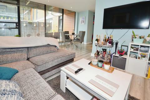 2 bedroom flat for sale, Hill Quays, Southern Gateway, Manchester, M15