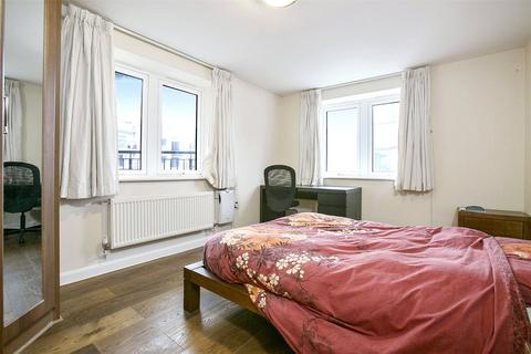 2 bedroom flat to rent, Wingfield Court, 4 Newport Avenue, London, E14