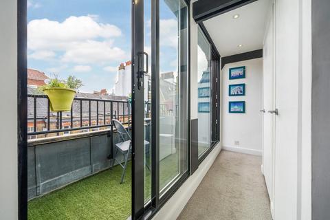 Penthouse 6, De Walden House Allitsen Road, London, NW8 7BA
