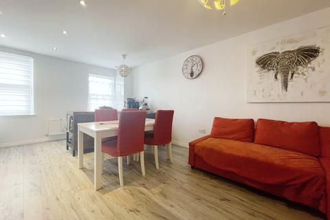 2 bedroom apartment to rent, Staldon Court, Swindon SN1