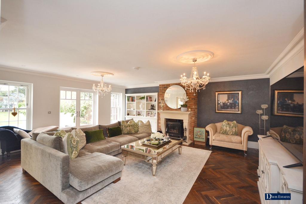 Great Nelmes Chase, Emerson Park... 3 bed chalet for sale £995,000