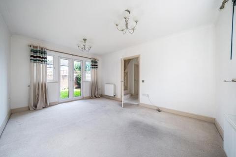 2 Chamberlain Close, Carterton, OX18 3FT
