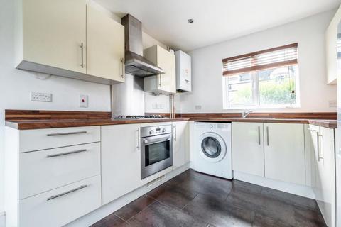 2 Chamberlain Close, Carterton, OX18 3FT