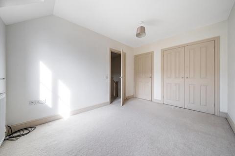 2 Chamberlain Close, Carterton, OX18 3FT