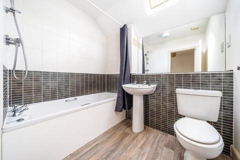 2 Chamberlain Close, Carterton, OX18 3FT