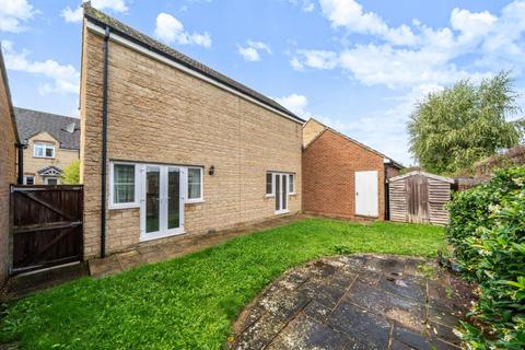 2 Chamberlain Close, Carterton, OX18 3FT