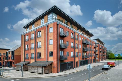 1 bedroom flat for sale, Bridgeview House, Woodhouse Close, Worcester, WR5 3FQ
