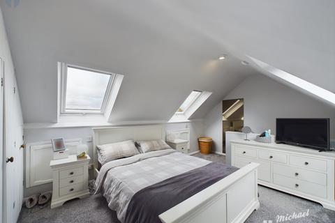15 Ashfield Rise, Oakley, Aylesbury, HP18 9QA