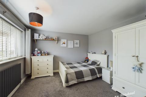 15 Ashfield Rise, Oakley, Aylesbury, HP18 9QA