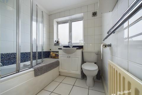 15 Ashfield Rise, Oakley, Aylesbury, HP18 9QA