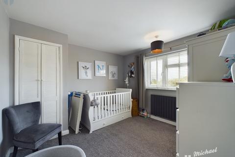 15 Ashfield Rise, Oakley, Aylesbury, HP18 9QA