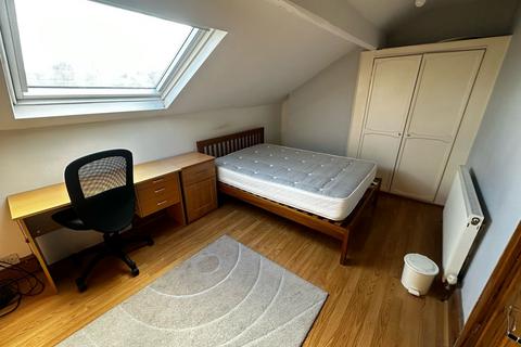 5 bedroom terraced house to rent, Leeds LS11