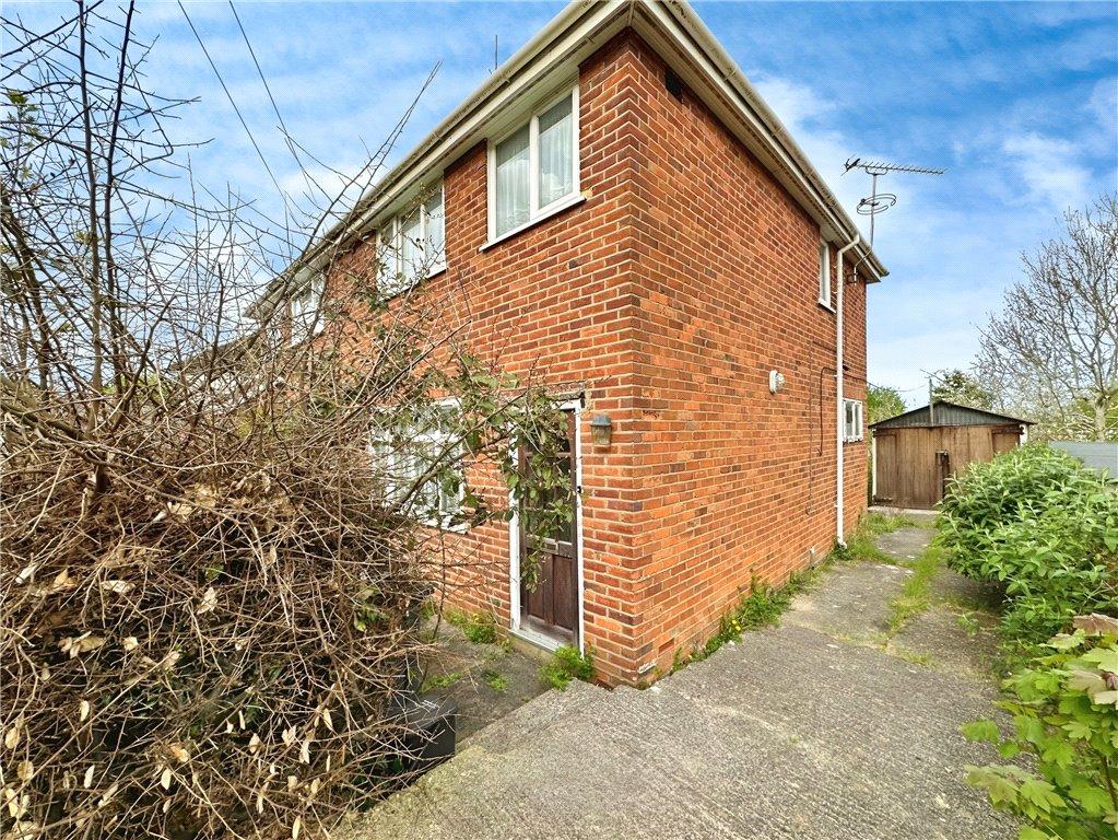 Thirlmere Avenue, Tilehurst, Reading 3 bed terraced house for sale £265,000