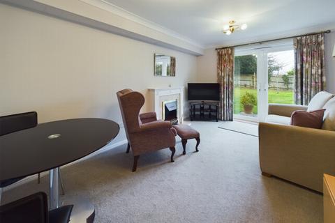 2 bedroom flat for sale, Heath Road, Haywards Heath, RH16