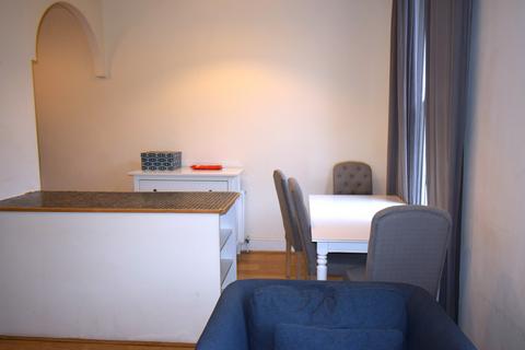 2 bedroom flat to rent, Elgin Avenue, London W9