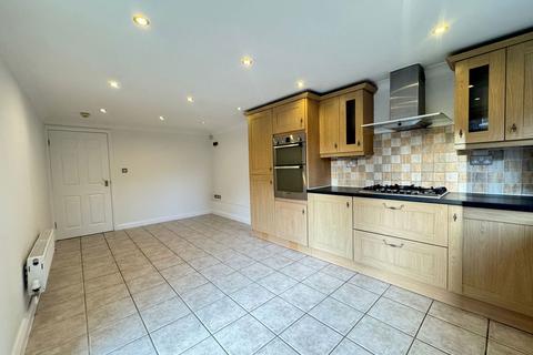 3 bedroom ground floor flat for sale, Belgravia Apartments, Trafalgar Road