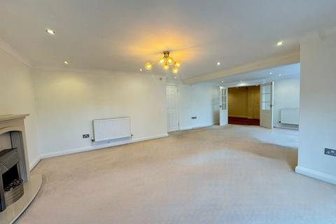 3 bedroom ground floor flat for sale, Belgravia Apartments, Trafalgar Road