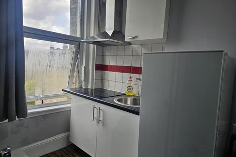 Studio to rent, Station Terrace, Kensal Rise, LONDON, NW10
