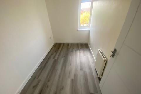 3 bedroom flat to rent, Jeremys Green, London N18