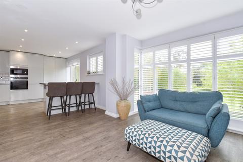 15 Beadsman Crescent, Leybourne, West Malling, ME19 5FG