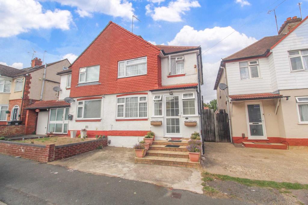 Weatherby Road Luton Lu4 3 Bed Semi Detached House For Sale £365 000