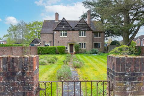 5 bedroom detached house for sale, St. Johns Road, Hampshire GU14