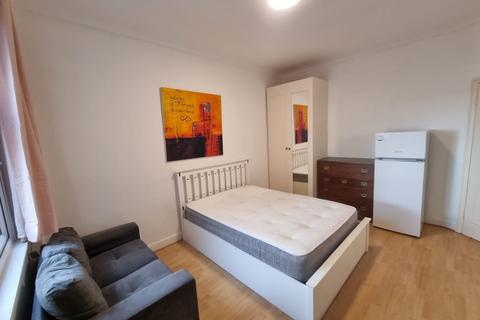 4 bedroom terraced house to rent, Chancellors Road,  London, W6