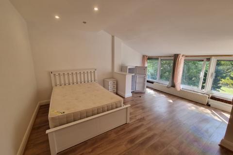 4 bedroom terraced house to rent, Chancellors Road,  London, W6