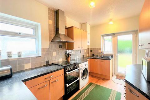 3 bedroom semi-detached house to rent, Leigh on Sea SS9