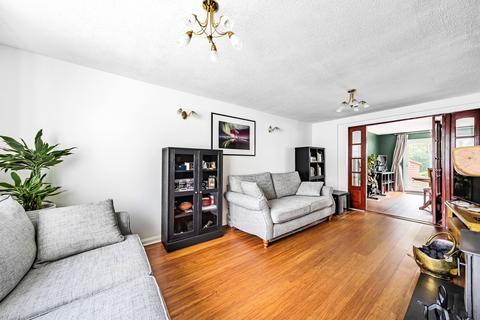 46 Connaught Crescent, Brookwood, Woking, GU24 0AW