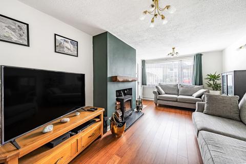 46 Connaught Crescent, Brookwood, Woking, GU24 0AW