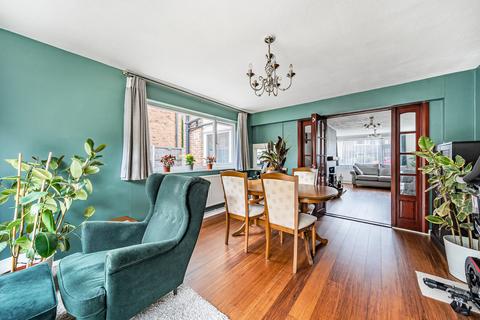 46 Connaught Crescent, Brookwood, Woking, GU24 0AW