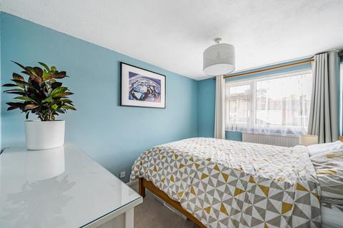 46 Connaught Crescent, Brookwood, Woking, GU24 0AW