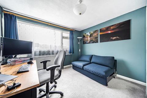 46 Connaught Crescent, Brookwood, Woking, GU24 0AW