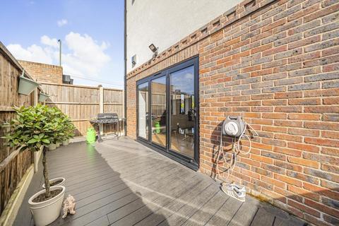 Apartment 1, Farmview Apartments, 143 Hayes Lane, Bromley, BR2 9EQ