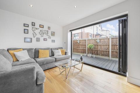 Apartment 1, Farmview Apartments, 143 Hayes Lane, Bromley, BR2 9EQ