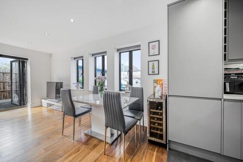Apartment 1, Farmview Apartments, 143 Hayes Lane, Bromley, BR2 9EQ