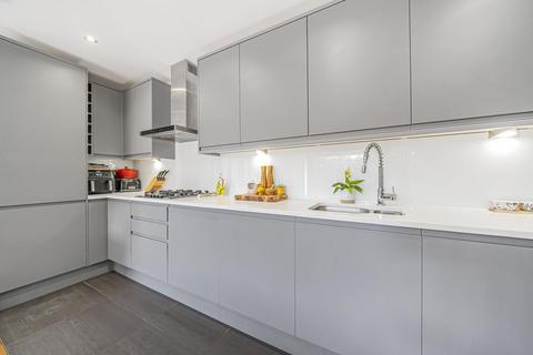 Apartment 1, Farmview Apartments, 143 Hayes Lane, Bromley, BR2 9EQ