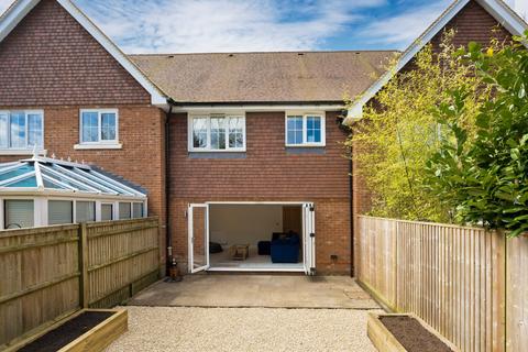 4 bedroom terraced house to rent, Grove Close, Wrecclesham, Farnham, Surrey, GU10