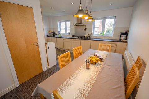 4 bedroom terraced house for sale, Arundel Way, Cawston Grange, Rugby, CV22