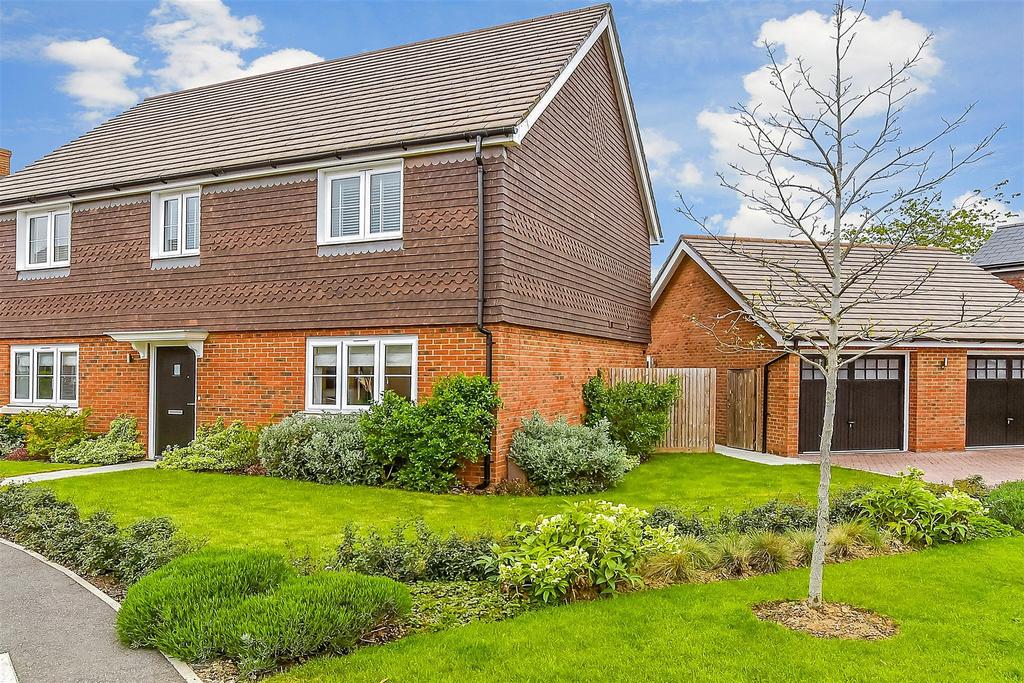 Seymour Drive, Marden, Marden, Kent 4 bed detached house for sale £
