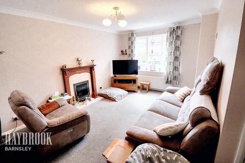 8 Falcon Knowle Ing, Darton, Barnsley, S75 5RB