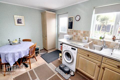 8 Falcon Knowle Ing, Darton, Barnsley, S75 5RB