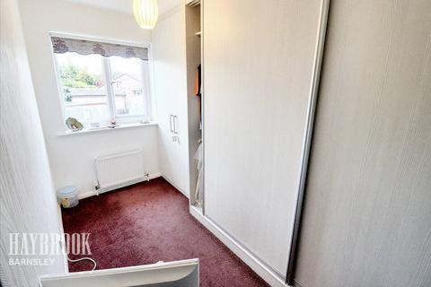 8 Falcon Knowle Ing, Darton, Barnsley, S75 5RB