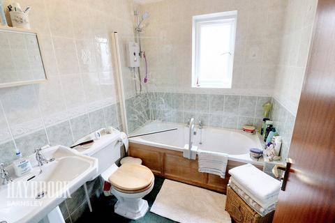 8 Falcon Knowle Ing, Darton, Barnsley, S75 5RB