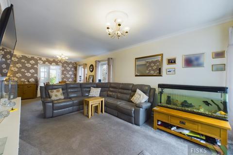 4 bedroom detached house for sale, Thisselt Road, Canvey Island, SS8