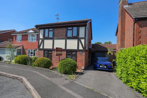 3 bedroom detached house for sale, Perryfields, Burgess Hill, RH15