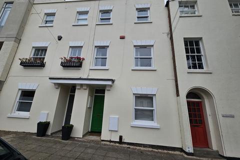 4 bedroom townhouse to rent, Portland Street, Leamington Spa CV32