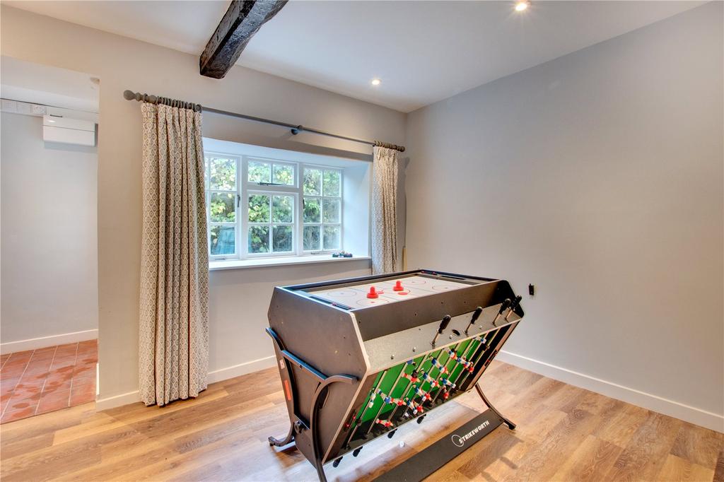 Lot 2 - Reception